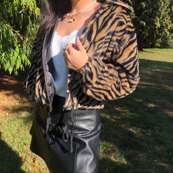 CLEARANCE（FAUX FUR TIGER PRINT JACKET） - Picture 6 of 6